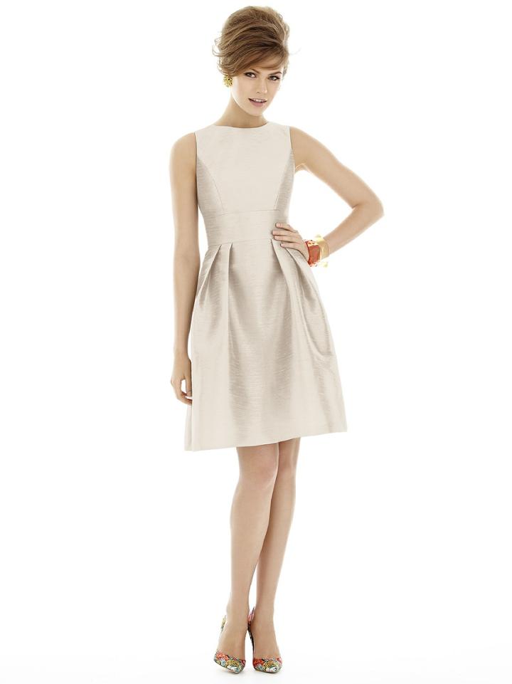 Alfred Sung - D679 Bridesmaid Dress In Champagne