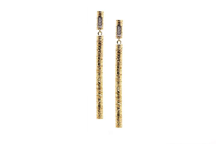Tresor Collection - Lattice Dangling Bar Earings With Diamond In 18k Yellow Gold