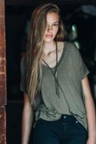 Joah Brown - Escape Tee In Army Green