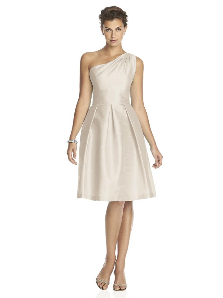 Alfred Sung - D458 Bridesmaid Dress In Champagne
