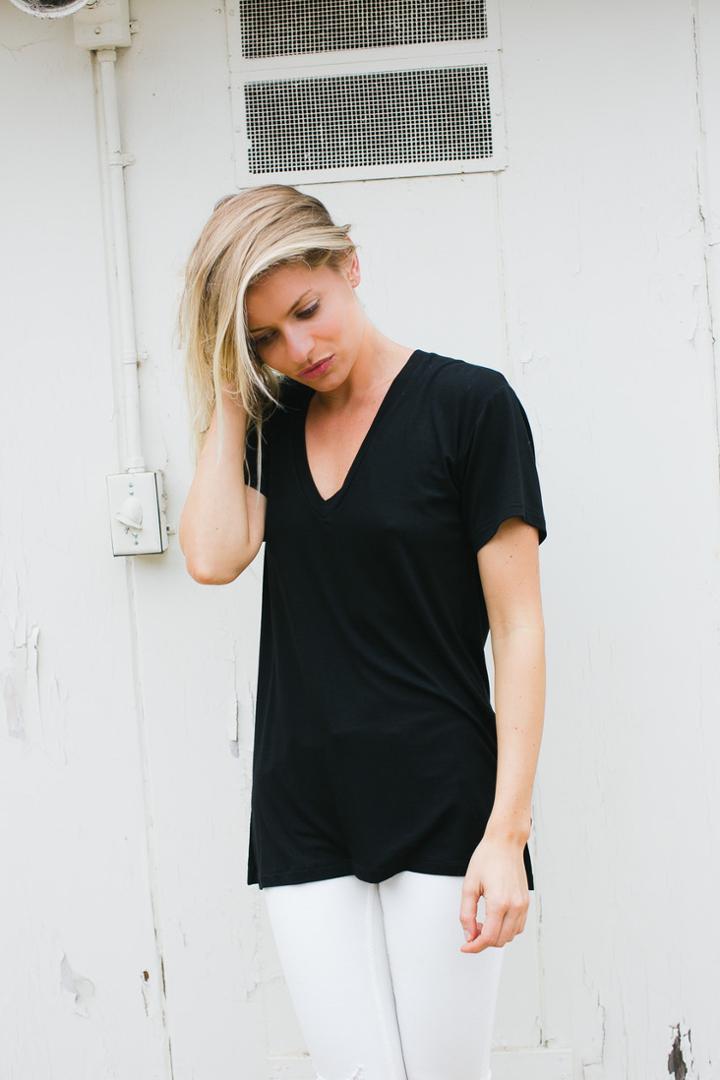 Joah Brown - Classic V Neck In Black