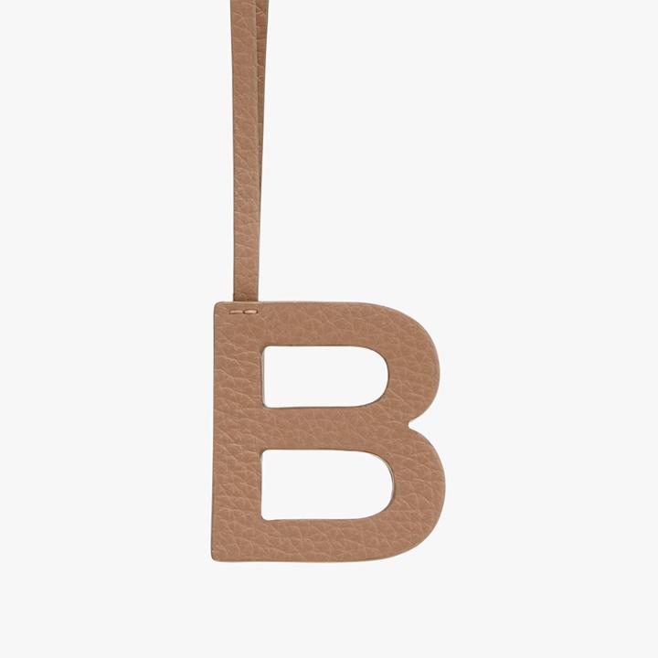 Women's Letter Charm In Cappuccino/ecru | Size: B | Pebbled Leather By Cuyana