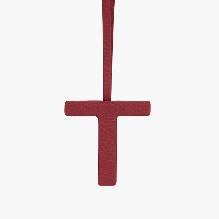Women's Letter Charm In Ruby/nude | Size: T | Pebbled Leather By Cuyana