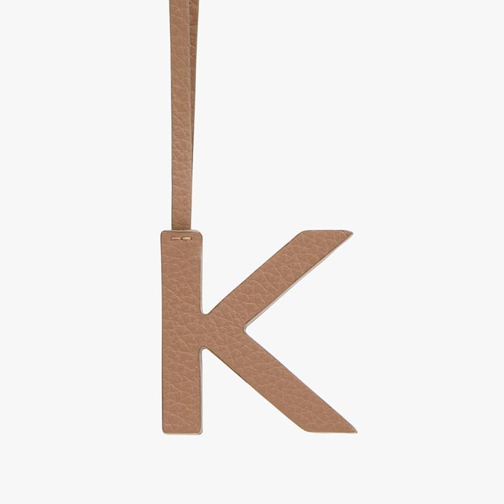 Women's Letter Charm In Cappuccino/ecru | Size: K | Pebbled Leather By Cuyana