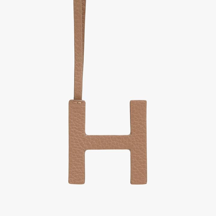 Women's Letter Charm In Cappuccino/ecru | Size: H | Pebbled Leather By Cuyana