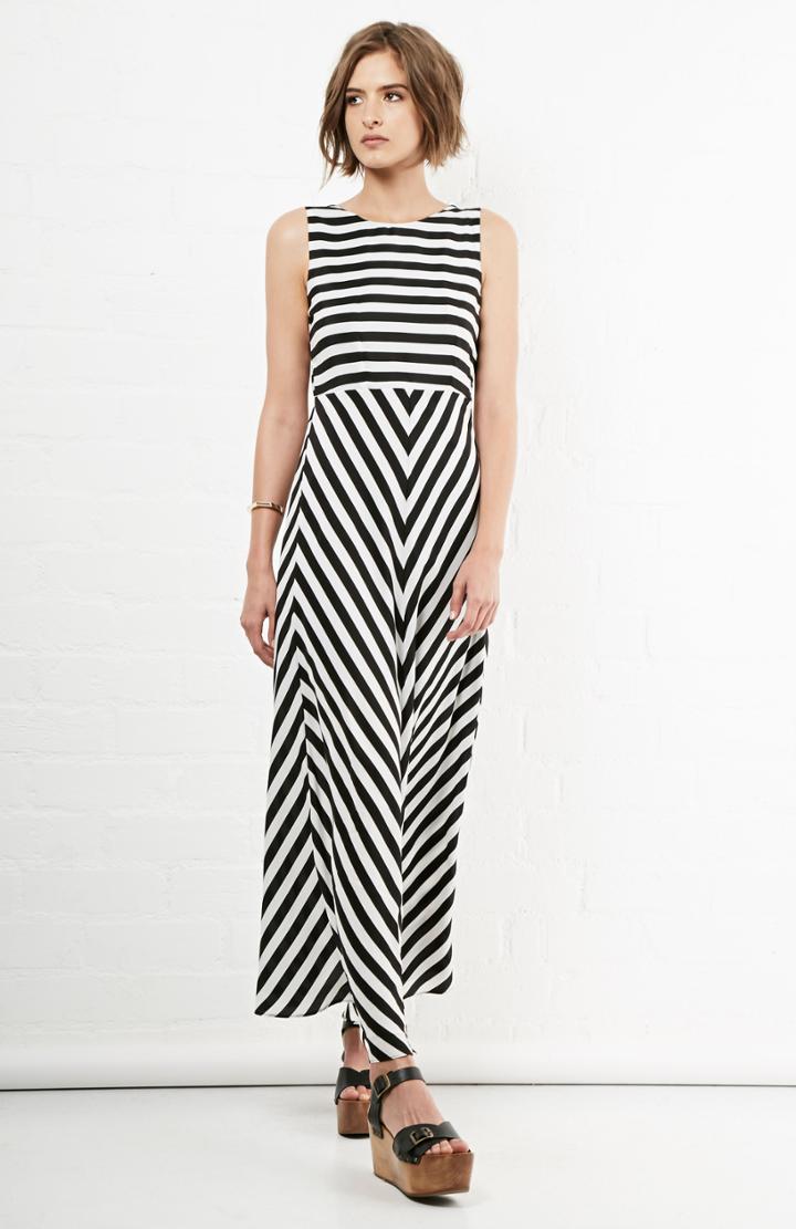 Dailylook Olive  Oak Sleeveless Striped Maxi Dress In Black / White Xs - L At Dailylook