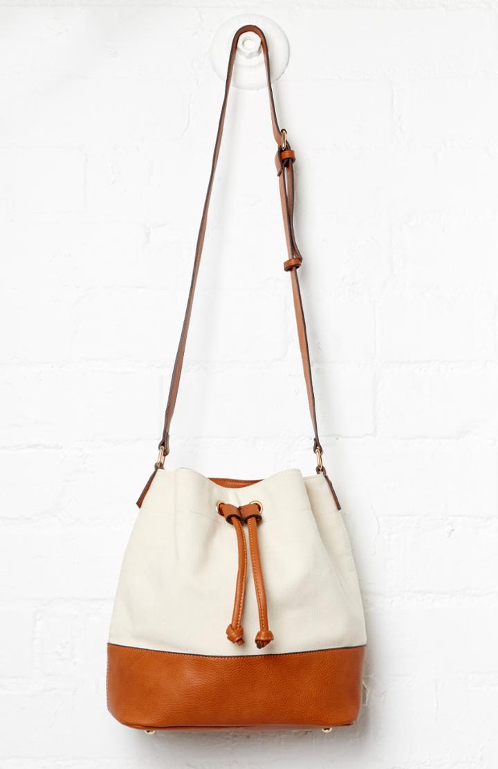 Dailylook Wesley Vegan Leather Bucket Bag In Ivory At Dailylook