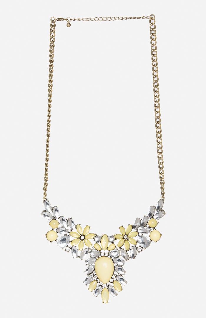 Dailylook Dailylook Antiqued Floral Gem Necklace In Yellow At Dailylook