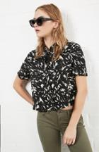 Dailylook Short Sleeve Printed Button Down Shirt In Black / White S - L At Dailylook