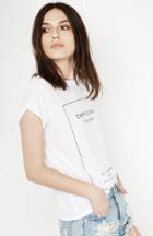 Dailylook The Laundry Room Capricorn Label Rolling Tee In White One Size At Dailylook