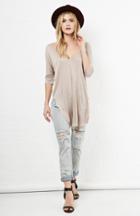 Dailylook Dailylook Dean V-neck Tee In Taupe Xs - Xl At Dailylook