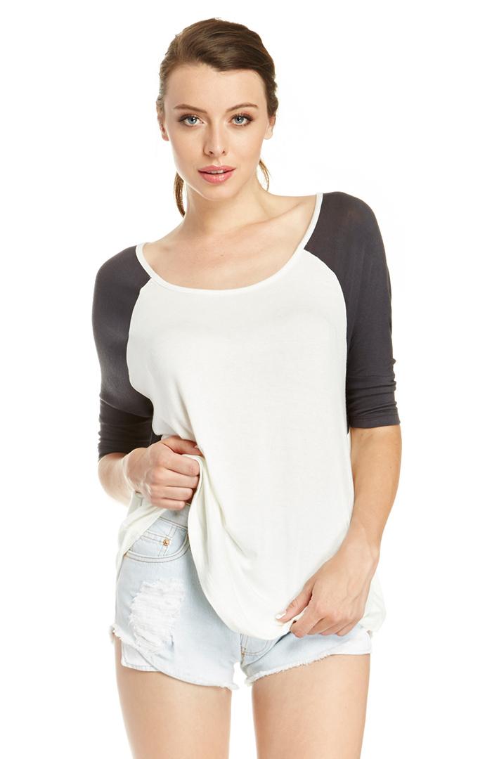 Dailylook Daydreamer The Raglan Scoop Neck Tee In Ivory S/m At Dailylook