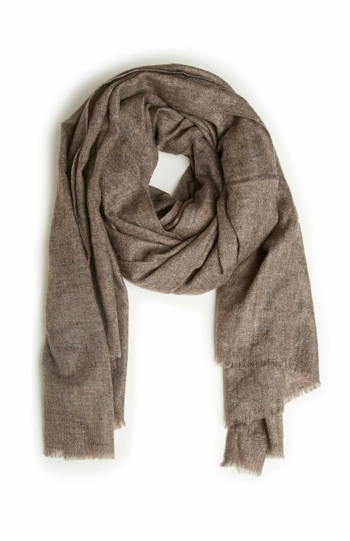 Dailylook Cumberbatch Cashmere Scarf In Taupe At Dailylook