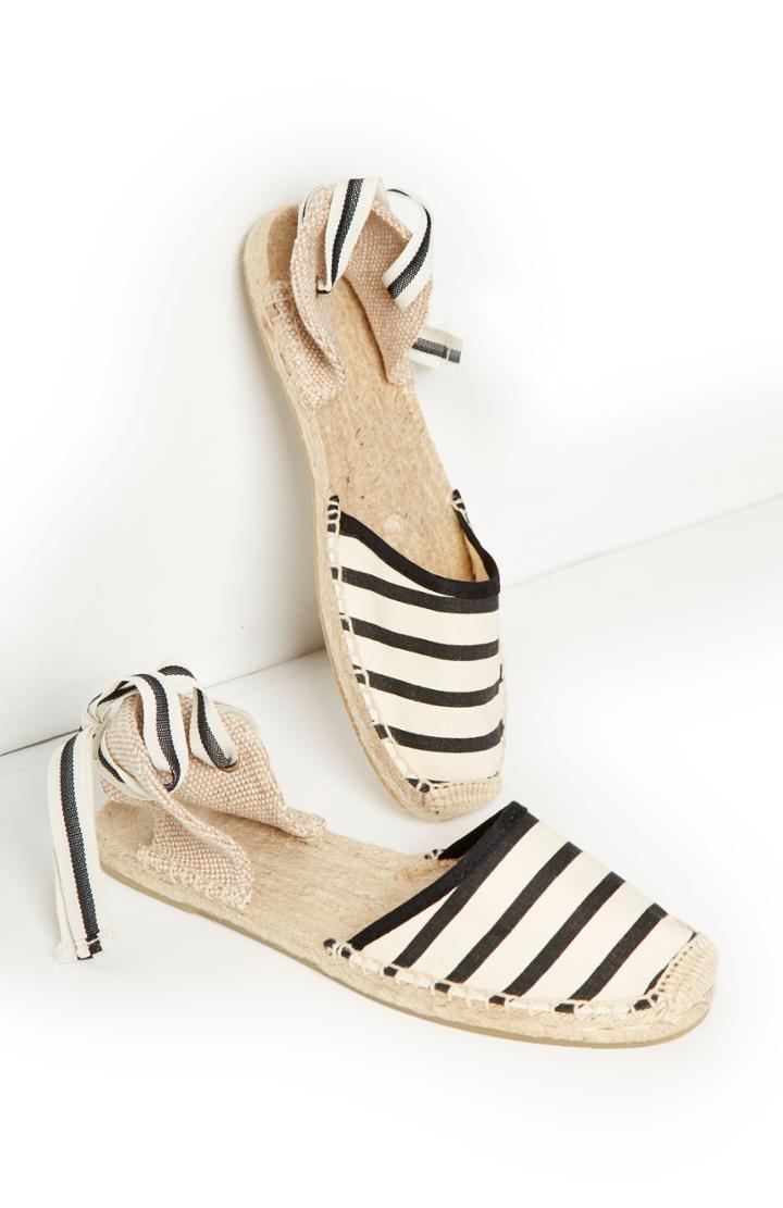 Dailylook Soludos Sandal Espadrille In Black/ivory 6 - 10 At Dailylook