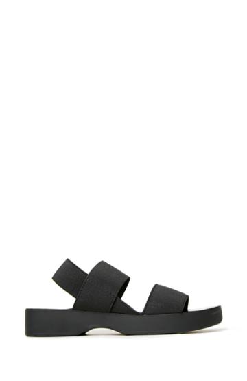 Dailylook Report By Signature Broc Elastic Sandals In Black 6 - 10 At Dailylook