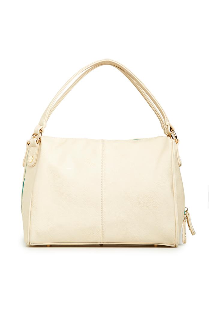 Dailylook Pretty Ships Juneau Duffle Bag In Ivory At Dailylook