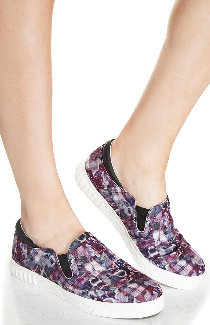 Dailylook Circus By Sam Edelman Cruz Floral Sneakers In Purple 5 - 10 At Dailylook