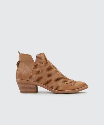 Dolce Vita Sahira Booties Camel