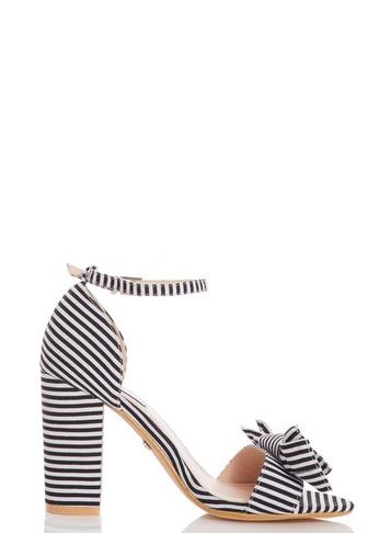 *quiz Black And White Bow Sandals