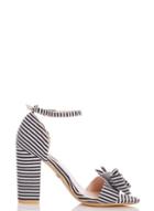 *quiz Black And White Bow Sandals
