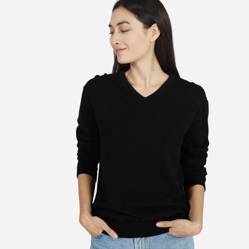 Everlane The Men's Cashmere V-neck For Her - Black