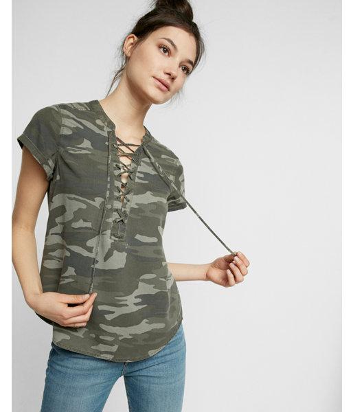 Express Petite Camouflage Lace-up Short