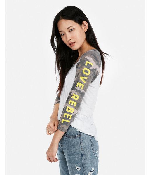 Express Womens Express One Eleven Camo Sleeve Graphic Baseball Tee