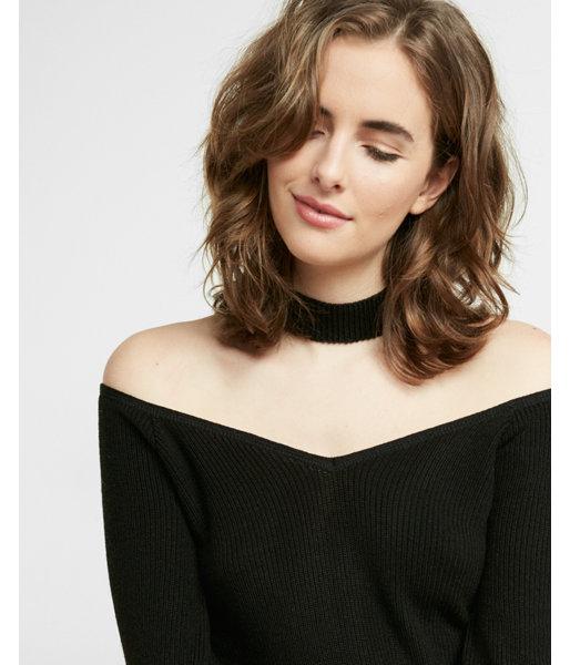 Express Sweetheart Neckline Pullover Choker