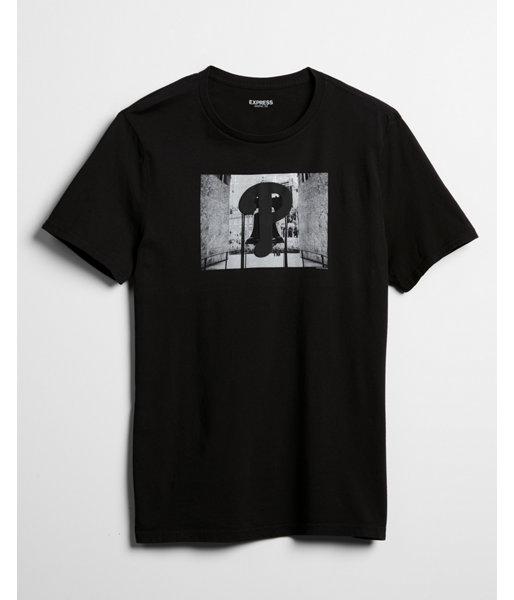 Express Mens Philadelphia Phillies Black Graphic Tee