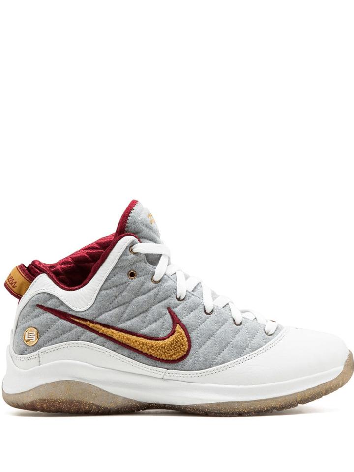 Nike Lebron Vii P.s (pop) Sneakers - White