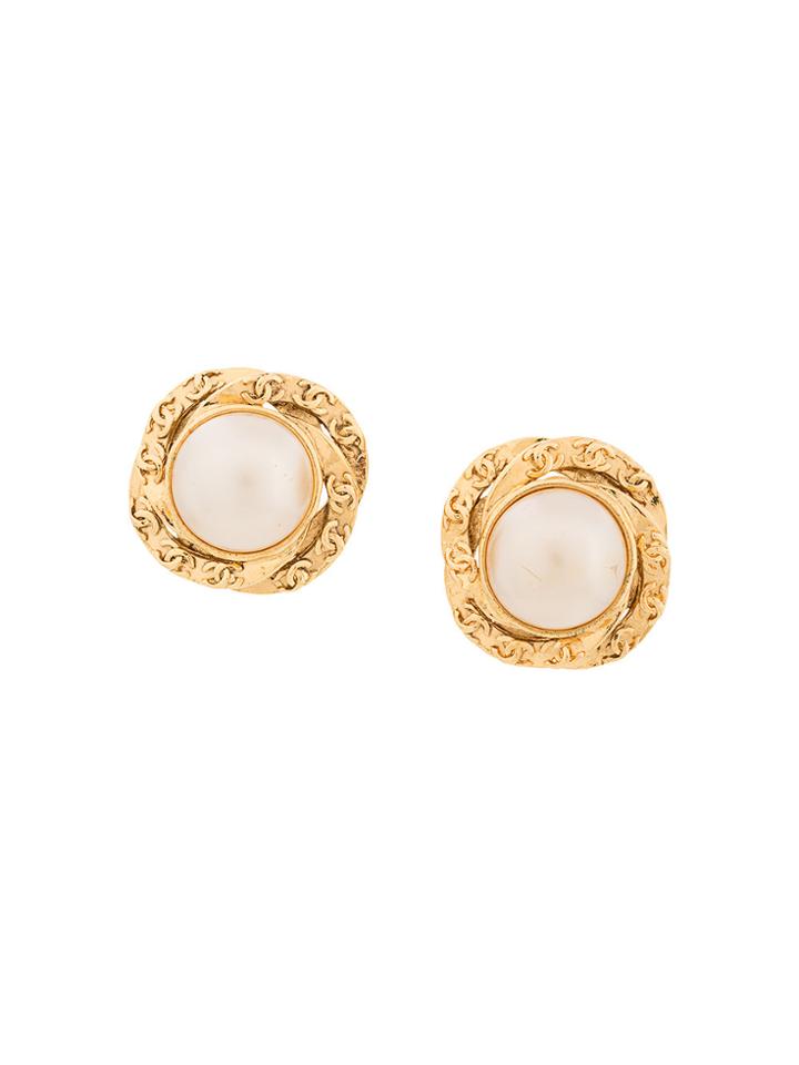 Chanel Vintage Round Pearl Cc Earrings - Metallic