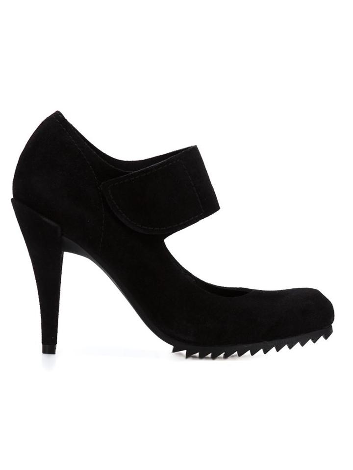 Pedro Garcia 'yizze' Pumps