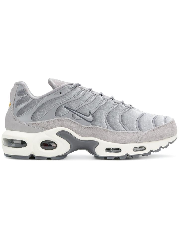 Nike Air Max Plus Sneakers - Grey