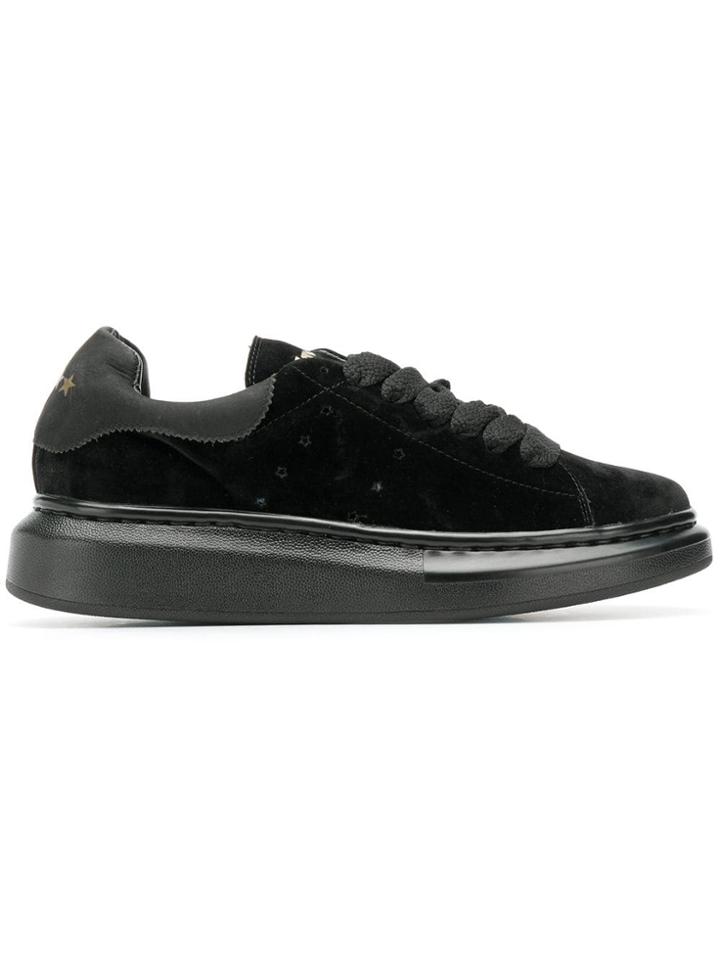 Invicta Classic Low-top Sneakers - Black