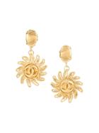 Chanel Vintage Cc Logo Swirl Clip-on Earrings - Metallic