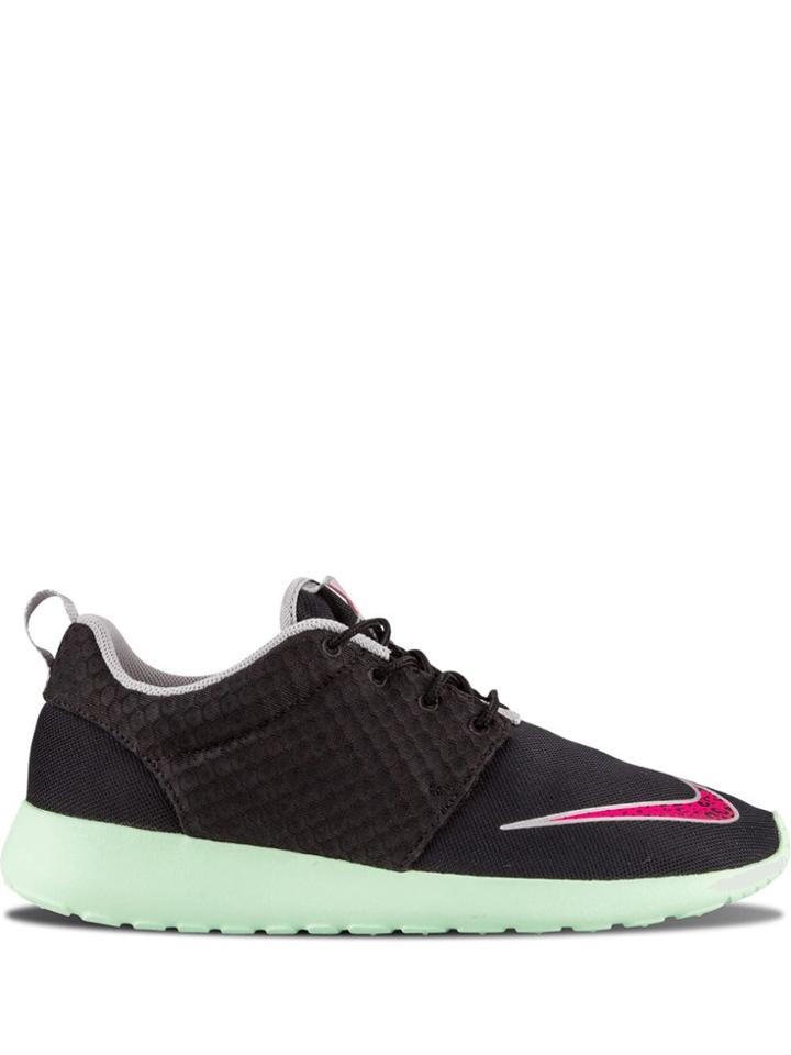 Nike Rosherun Fb Low Top Sneakers - Black