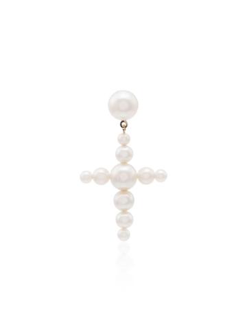 Sophie Bille Brahe 14kt Gold Fellini Pearl Cross Earring - White