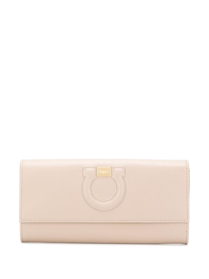 Salvatore Ferragamo Gancio Embossed Continental Purse - Neutrals