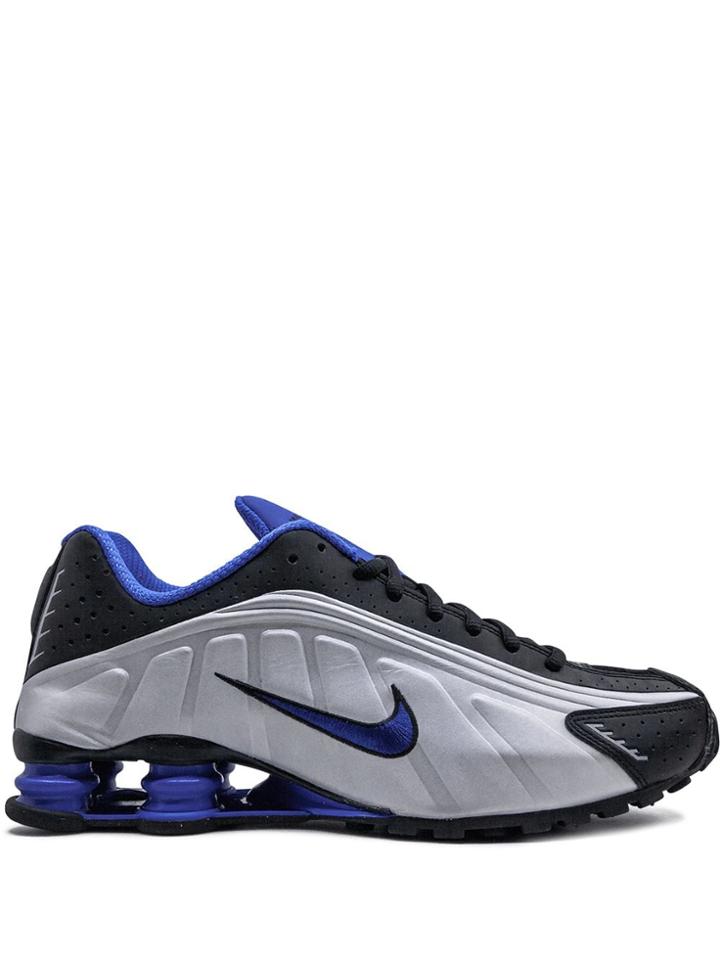 Nike Shox R4 Sneakers - Grey