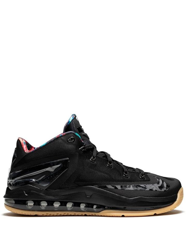 Nike Max Lebron 11 Low Sneakers - Black