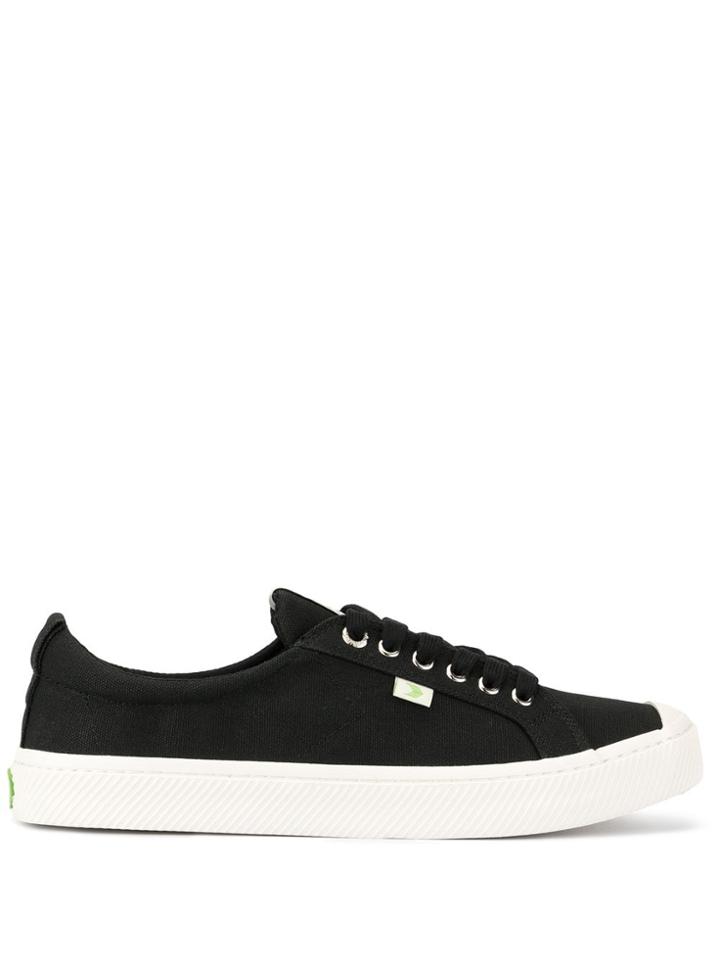 Cariuma Oca Low Black Canvas Sneakers
