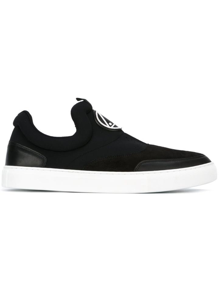 Mcq Alexander Mcqueen Logo Plaque Sneakers - Black