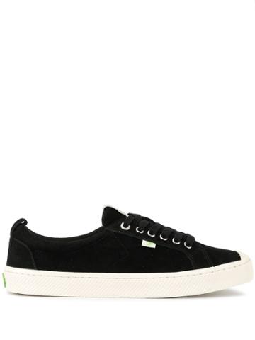 Cariuma Oca Low Black Suede Sneakers