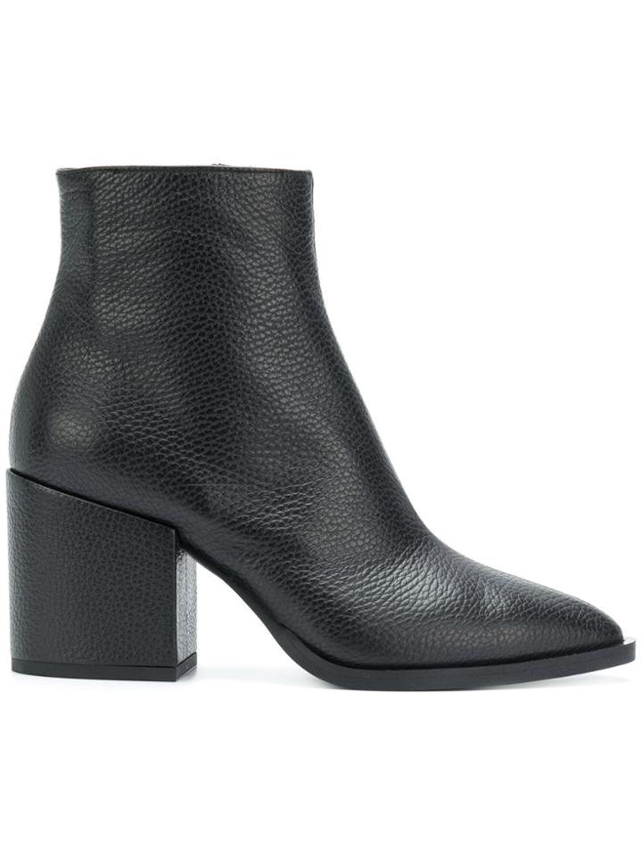 Mcq Alexander Mcqueen Pebbled Pointed Ankle Boots - Black