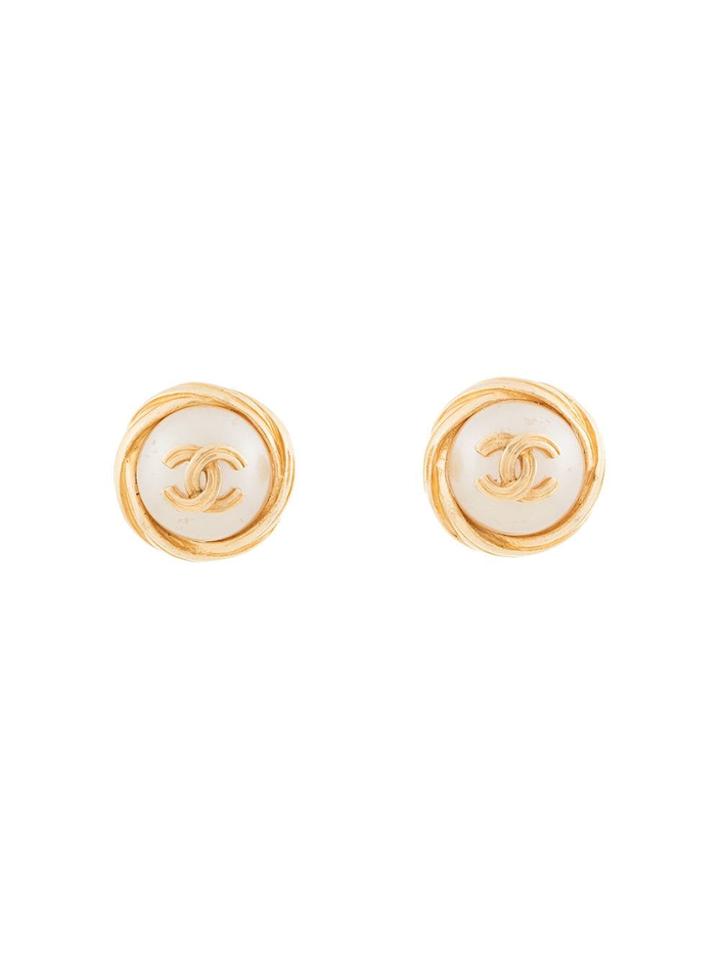 Chanel Vintage Round Pearl Cc Earrings - White