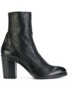 Strategia Classic Fitted Boots - Black