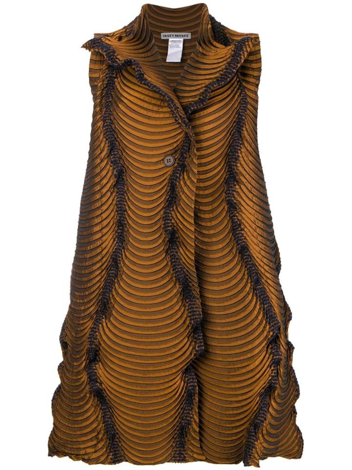 Issey Miyake Wave Textured Vest - Brown