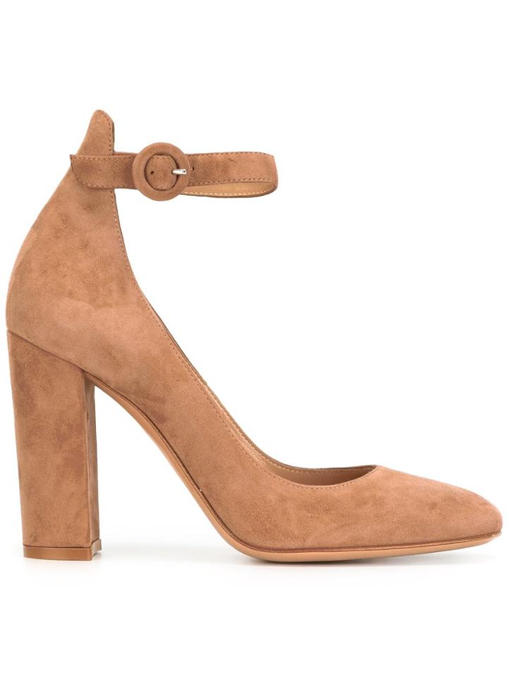 Gianvito Rossi Greta Pumps - Nude & Neutrals