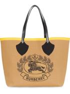 Burberry The Giant Tote In Knitted Archive Crest - Neutrals