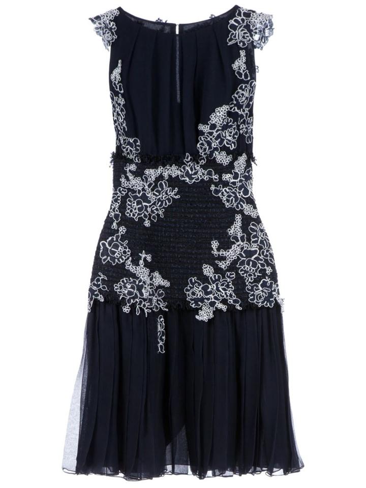 Oscar De La Renta Embroidered Sleeveless Dress